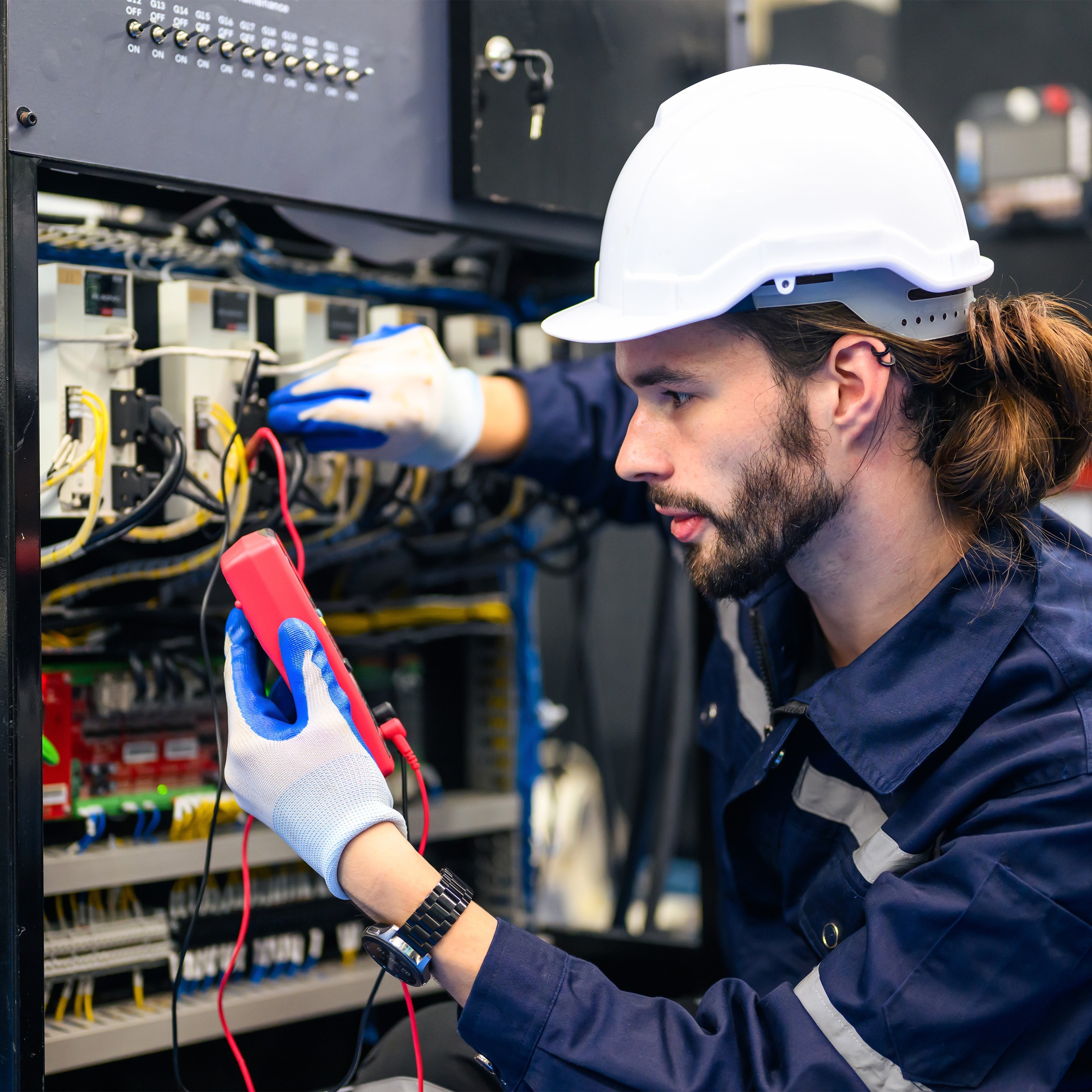 Technician engineer holding robot controller check 2026 01 09 12 20 40 utc carre